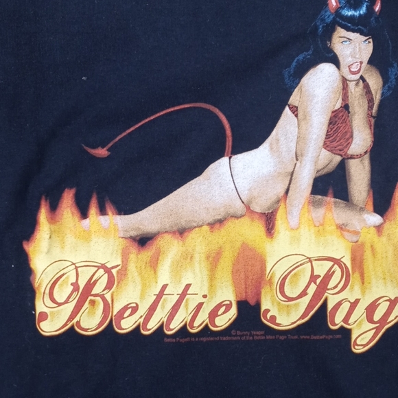 Betty Page licensed tee. - Picture 2 of 2